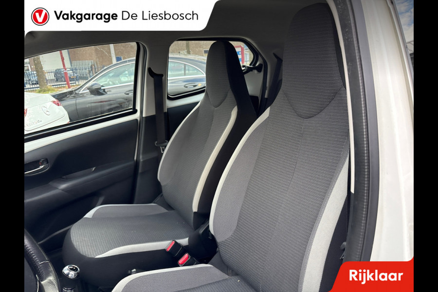 Toyota Aygo 1.0 VVT-i x-play/camera /airco/apple carplay/mf stuur/boeken