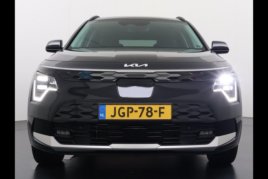 Kia Niro EV AIR VAN: €43.900,- VOOR: €35.440,- UW EINDEJAARSVOORDEEL: €8.460,- | 64kWh NIEUWE AUTO! | VOLLEDIGE KIA GARANTIE VAN TOEPASSING