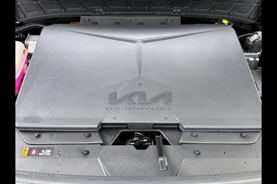 Kia Niro EV AIR VAN: €43.900,- VOOR: €35.440,- UW EINDEJAARSVOORDEEL: €8.460,- | 64kWh NIEUWE AUTO! | VOLLEDIGE KIA GARANTIE VAN TOEPASSING