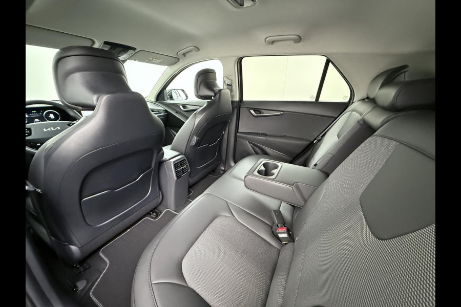 Kia Niro EV AIR VAN: €43.900,- VOOR: €35.440,- UW EINDEJAARSVOORDEEL: €8.460,- | 64kWh NIEUWE AUTO! | VOLLEDIGE KIA GARANTIE VAN TOEPASSING