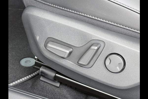 Kia Niro EV AIR VAN: €43.900,- VOOR: €35.440,- UW EINDEJAARSVOORDEEL: €8.460,- | 64kWh NIEUWE AUTO! | VOLLEDIGE KIA GARANTIE VAN TOEPASSING