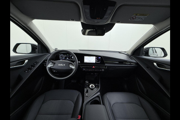 Kia Niro EV AIR VAN: €43.900,- VOOR: €35.440,- UW EINDEJAARSVOORDEEL: €8.460,- | 64kWh NIEUWE AUTO! | VOLLEDIGE KIA GARANTIE VAN TOEPASSING