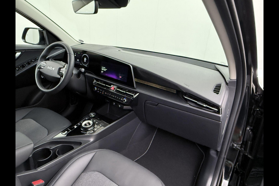 Kia Niro EV AIR VAN: €43.900,- VOOR: €35.440,- UW EINDEJAARSVOORDEEL: €8.460,- | 64kWh NIEUWE AUTO! | VOLLEDIGE KIA GARANTIE VAN TOEPASSING
