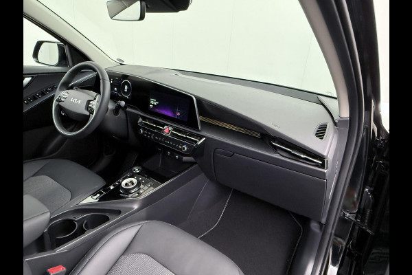 Kia Niro EV AIR VAN: €43.900,- VOOR: €35.440,- UW EINDEJAARSVOORDEEL: €8.460,- | 64kWh NIEUWE AUTO! | VOLLEDIGE KIA GARANTIE VAN TOEPASSING