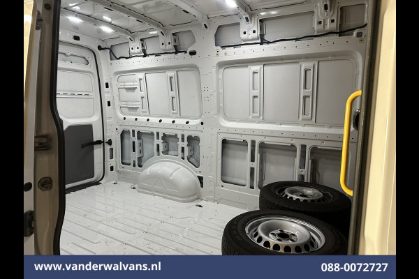 Volkswagen Crafter 2.0 TDI 141pk L3H3 L2H2 Euro6 Airco | Camera | Apple Carplay | Android Auto | Cruisecontrol | Massagestoel Chauffeursstoel