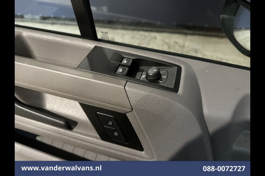 Volkswagen Crafter 2.0 TDI 141pk L3H3 L2H2 Euro6 Airco | Camera | Apple Carplay | Android Auto | Cruisecontrol | Massagestoel Chauffeursstoel