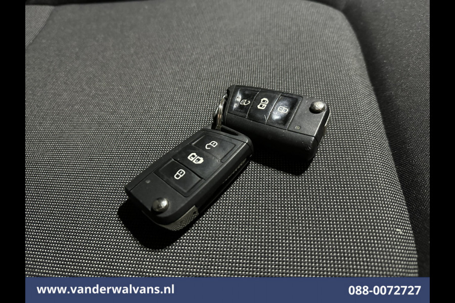 Volkswagen Crafter 2.0 TDI 141pk L3H3 L2H2 Euro6 Airco | Camera | Apple Carplay | Android Auto | Cruisecontrol | Massagestoel Chauffeursstoel