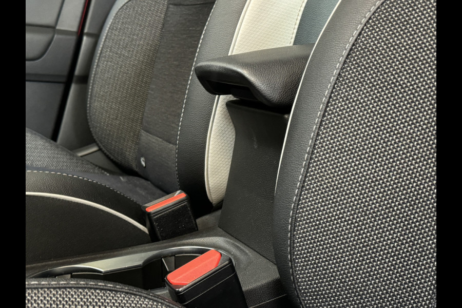 Renault Captur 1.3 TCe 130 Intens | Navi | ACC | Blindspot | Camera |17" | PDC V+A | 100% Onderhouden!