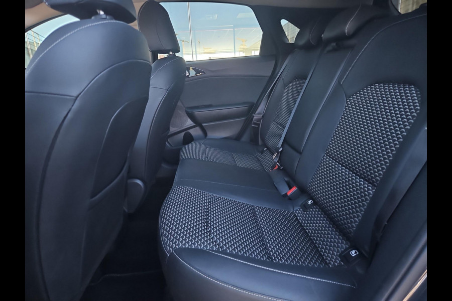 Kia Ceed 1.5 T-GDi DynamicPlusLine | Automaat | Stoel- en Stuurverwarming | Navi | Clima | Carplay/Android auto | Lichtmetalen velgen | LED |