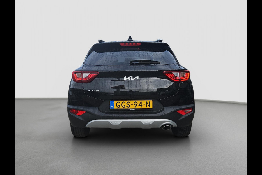 Kia Stonic 1.0 T-GDi MHEV DynamicPlusLine Automaat | Camera | LMV | Cruise | Navi | LED | Stoel- en Stuurverwarming | Privacy Glass | Apple Carplay & Android Auto |