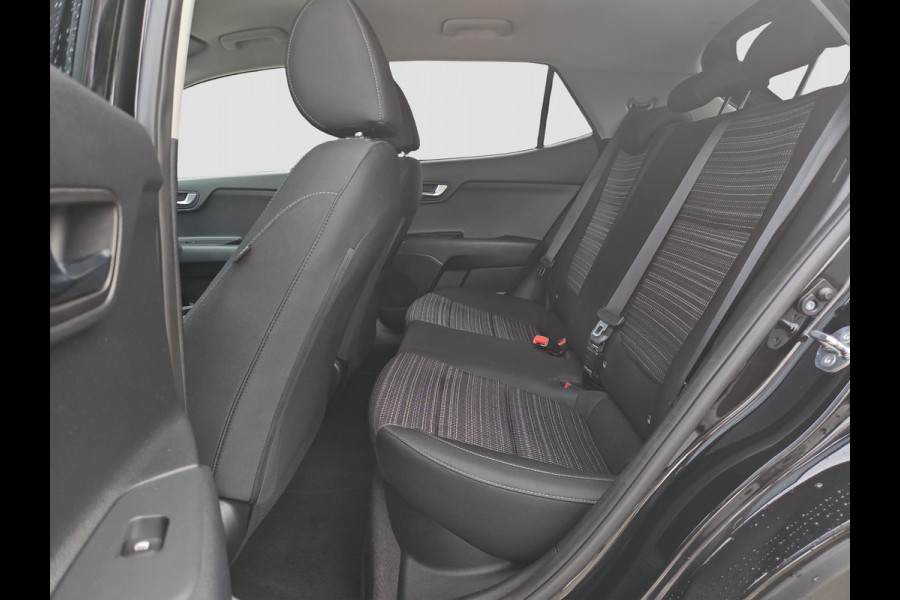 Kia Stonic 1.0 T-GDi MHEV DynamicPlusLine Automaat | Camera | LMV | Cruise | Navi | LED | Stoel- en Stuurverwarming | Privacy Glass | Apple Carplay & Android Auto |