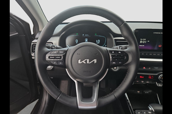 Kia Stonic 1.0 T-GDi MHEV DynamicPlusLine Automaat | Camera | LMV | Cruise | Navi | LED | Stoel- en Stuurverwarming | Privacy Glass | Apple Carplay & Android Auto |
