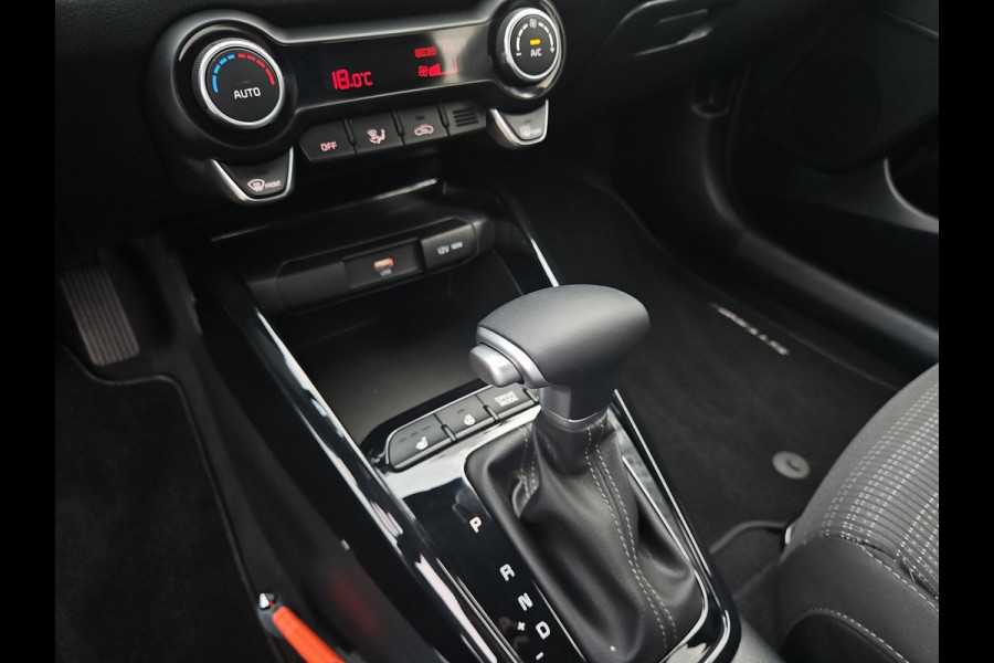Kia Stonic 1.0 T-GDi MHEV DynamicPlusLine Automaat | Camera | LMV | Cruise | Navi | LED | Stoel- en Stuurverwarming | Privacy Glass | Apple Carplay & Android Auto |