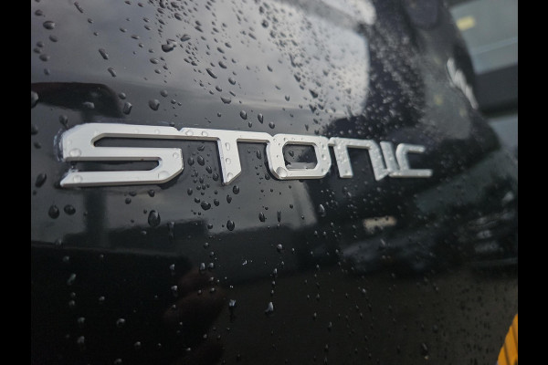 Kia Stonic 1.0 T-GDi MHEV DynamicPlusLine Automaat | Camera | LMV | Cruise | Navi | LED | Stoel- en Stuurverwarming | Privacy Glass | Apple Carplay & Android Auto |