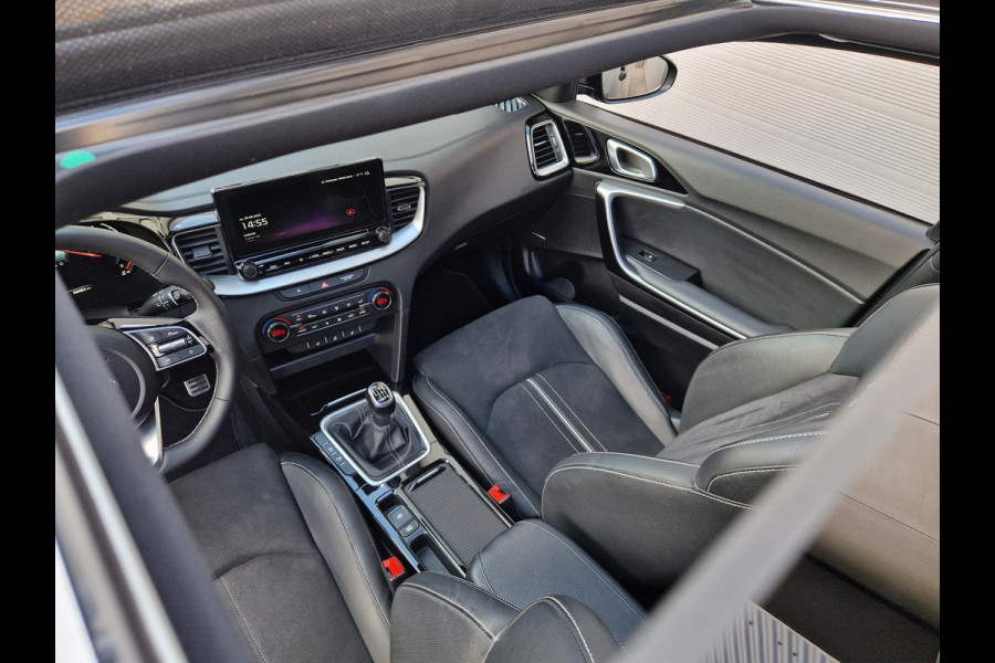 Kia ProCeed 1.0 T-GDI GT-Line | Panoramadak | Leder/Alcantara | Achteruitrijcamera | 17” Velgen | Stuur-/Stoelverwarming | Apple CarPlay/Android Auto | Clima | Key-Less sleutel | Cruise control | LED