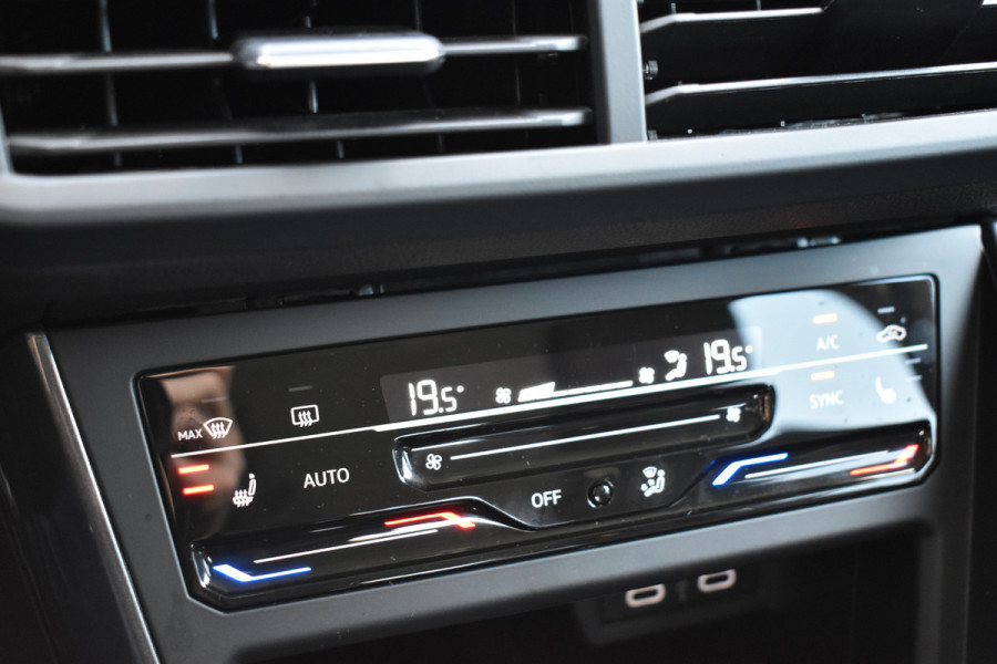 Volkswagen Taigo TSI 110PK DSG STYLE SPORT LEDER/LED/CAMERA