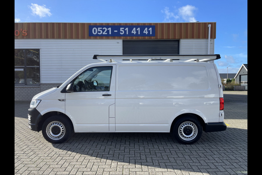 Volkswagen Transporter 2.0 TDI 102pk L1H1 Comfortline met Bott ingerichte laadruimte / lease vanaf € 269 / vaste prijs rijklaar € 15.950 ex btw / airco / cruise / imperial / trekhaak / pdc achter !