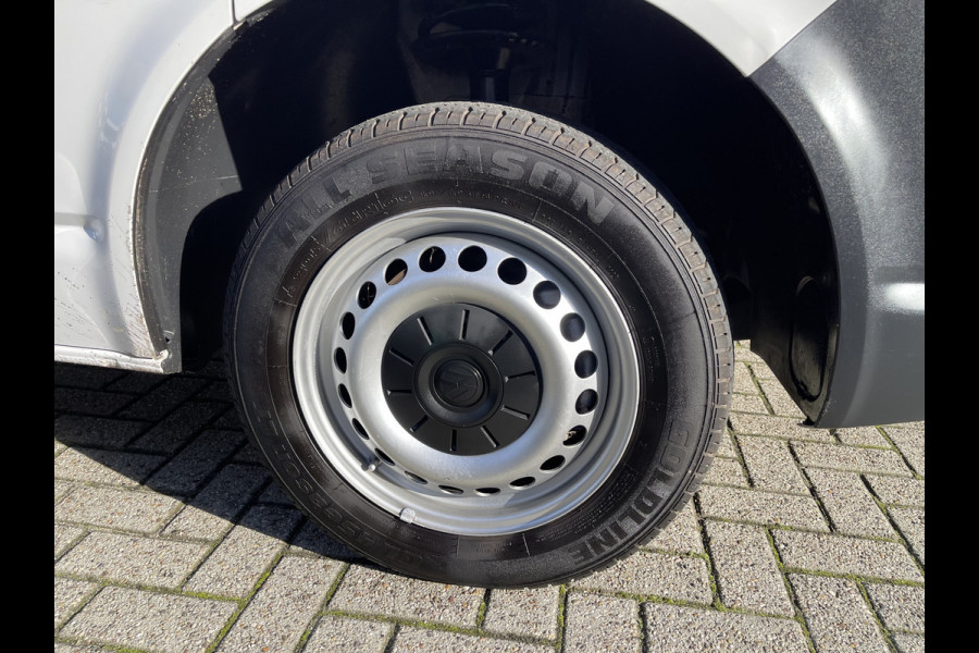 Volkswagen Transporter 2.0 TDI 102pk L1H1 Comfortline met Bott ingerichte laadruimte / lease vanaf € 269 / vaste prijs rijklaar € 15.950 ex btw / airco / cruise / imperial / trekhaak / pdc achter !