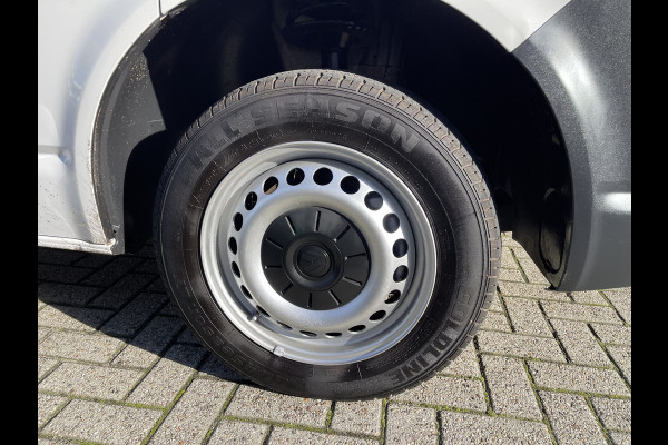 Volkswagen Transporter 2.0 TDI 102pk L1H1 Comfortline met Bott ingerichte laadruimte / lease vanaf € 269 / vaste prijs rijklaar € 15.950 ex btw / airco / cruise / imperial / trekhaak / pdc achter !