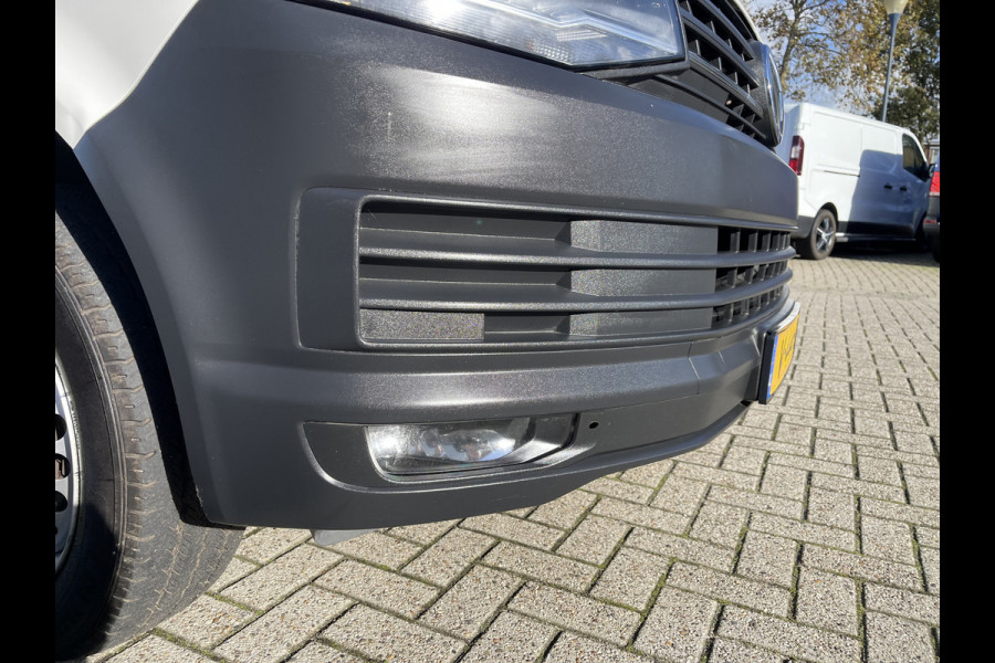 Volkswagen Transporter 2.0 TDI 102pk L1H1 Comfortline met Bott ingerichte laadruimte / lease vanaf € 269 / vaste prijs rijklaar € 15.950 ex btw / airco / cruise / imperial / trekhaak / pdc achter !