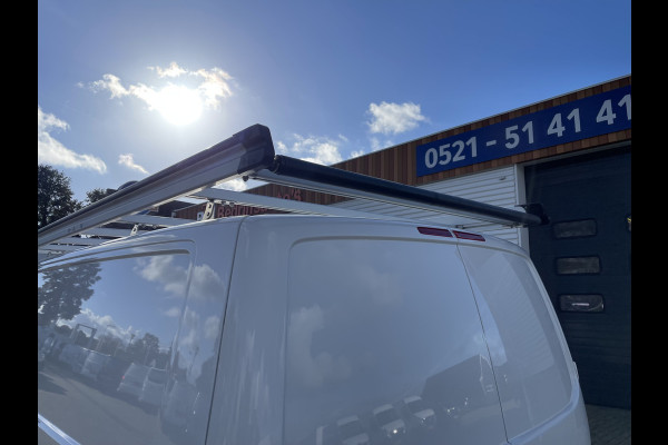 Volkswagen Transporter 2.0 TDI 102pk L1H1 Comfortline met Bott ingerichte laadruimte / lease vanaf € 269 / vaste prijs rijklaar € 15.950 ex btw / airco / cruise / imperial / trekhaak / pdc achter !