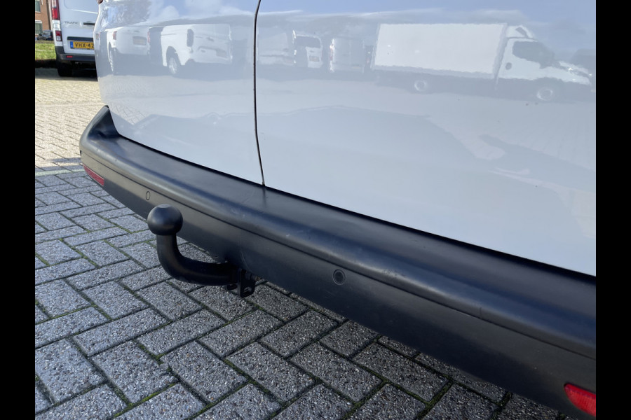 Volkswagen Transporter 2.0 TDI 102pk L1H1 Comfortline met Bott ingerichte laadruimte / lease vanaf € 269 / vaste prijs rijklaar € 15.950 ex btw / airco / cruise / imperial / trekhaak / pdc achter !