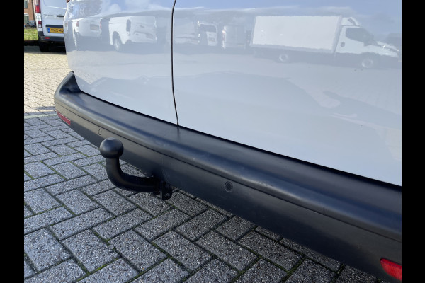 Volkswagen Transporter 2.0 TDI 102pk L1H1 Comfortline met Bott ingerichte laadruimte / lease vanaf € 269 / vaste prijs rijklaar € 15.950 ex btw / airco / cruise / imperial / trekhaak / pdc achter !