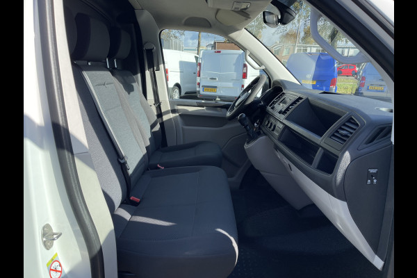 Volkswagen Transporter 2.0 TDI 102pk L1H1 Comfortline met Bott ingerichte laadruimte / lease vanaf € 269 / vaste prijs rijklaar € 15.950 ex btw / airco / cruise / imperial / trekhaak / pdc achter !