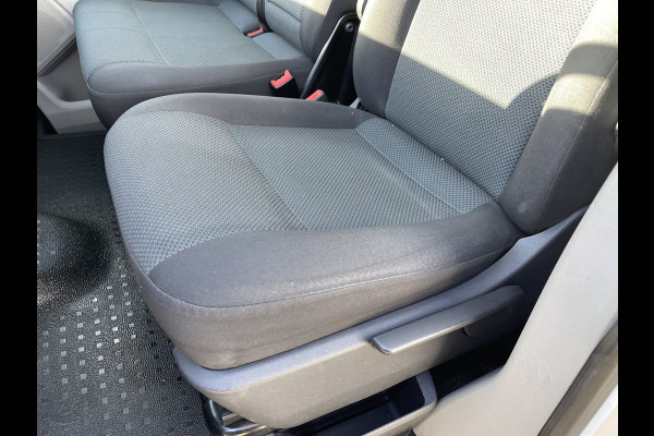 Volkswagen Transporter 2.0 TDI 102pk L1H1 Comfortline met Bott ingerichte laadruimte / lease vanaf € 269 / vaste prijs rijklaar € 15.950 ex btw / airco / cruise / imperial / trekhaak / pdc achter !