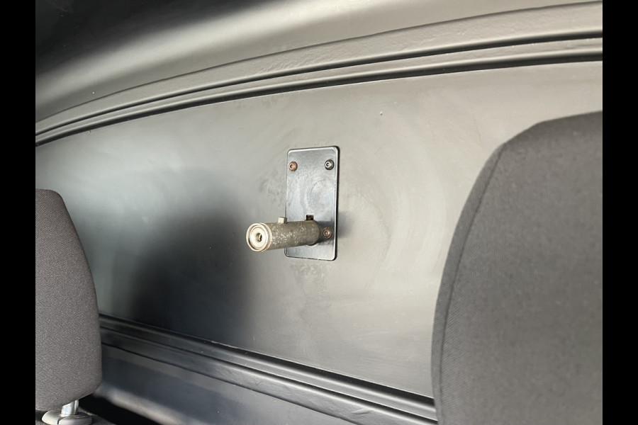 Volkswagen Transporter 2.0 TDI 102pk L1H1 Comfortline met Bott ingerichte laadruimte / lease vanaf € 269 / vaste prijs rijklaar € 15.950 ex btw / airco / cruise / imperial / trekhaak / pdc achter !