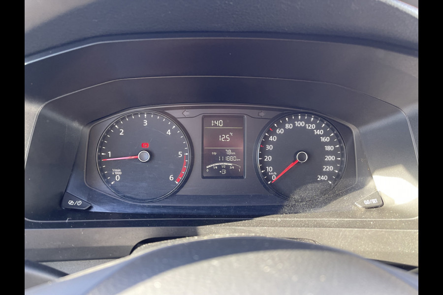 Volkswagen Transporter 2.0 TDI 102pk L1H1 Comfortline met Bott ingerichte laadruimte / lease vanaf € 269 / vaste prijs rijklaar € 15.950 ex btw / airco / cruise / imperial / trekhaak / pdc achter !