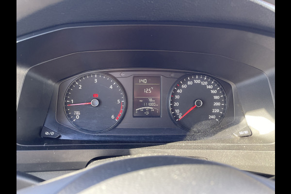 Volkswagen Transporter 2.0 TDI 102pk L1H1 Comfortline met Bott ingerichte laadruimte / lease vanaf € 269 / vaste prijs rijklaar € 15.950 ex btw / airco / cruise / imperial / trekhaak / pdc achter !