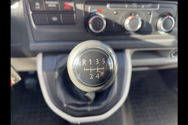 Volkswagen Transporter 2.0 TDI 102pk L1H1 Comfortline met Bott ingerichte laadruimte / lease vanaf € 269 / vaste prijs rijklaar € 15.950 ex btw / airco / cruise / imperial / trekhaak / pdc achter !