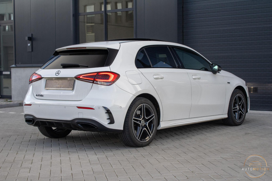 Mercedes-Benz A-Klasse 250 e AMG Line PANO Burmester Sfeerverlichting Parkeerassistent