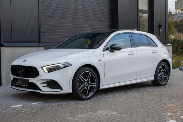 Mercedes-Benz A-Klasse 250 e AMG Line PANO Burmester Sfeerverlichting Parkeerassistent