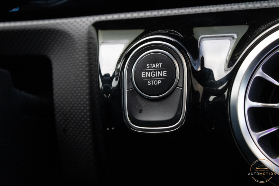 Mercedes-Benz A-Klasse 250 e AMG Line PANO Burmester Sfeerverlichting Parkeerassistent