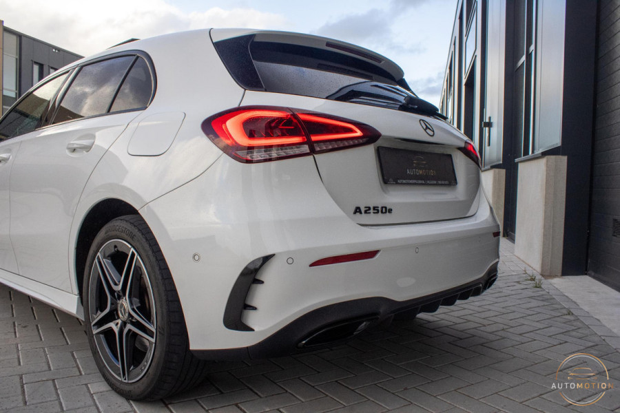 Mercedes-Benz A-Klasse 250 e AMG Line PANO Burmester Sfeerverlichting Parkeerassistent