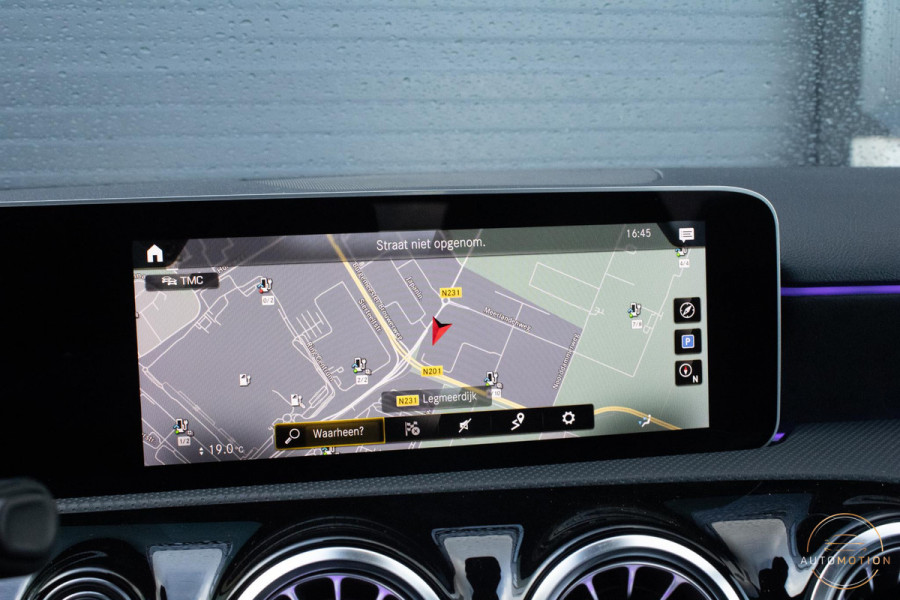 Mercedes-Benz A-Klasse 250 e AMG Line PANO Burmester Sfeerverlichting Parkeerassistent