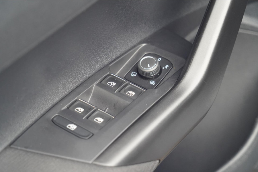 Volkswagen Polo 1.0 TSI R-Line Business / Automaat / Camera / Navi / Side-Assist / Stoelverw. / Carplay