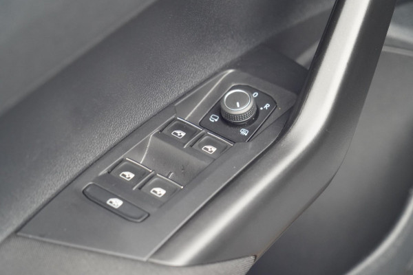 Volkswagen Polo 1.0 TSI R-Line Business / Automaat / Camera / Navi / Side-Assist / Stoelverw. / Carplay