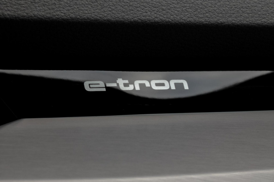 Audi e-tron E-tron 55 quattro advanced 95 kWh | S-LINE INTERIEUR | STOELVERWARMING | ELEKTRISCH VERSTELBARE STOELEN | MEMORY Audi e-tron E-tron 55 quattro advanced 95 kWh | S-LINE INTERIEUR | STOELVERWARMING | ELEKTRISCH VERSTELBARE STOELEN | MEMORY