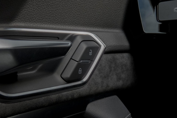 Audi e-tron E-tron 55 quattro advanced 95 kWh | S-LINE INTERIEUR | STOELVERWARMING | ELEKTRISCH VERSTELBARE STOELEN | MEMORY Audi e-tron E-tron 55 quattro advanced 95 kWh | S-LINE INTERIEUR | STOELVERWARMING | ELEKTRISCH VERSTELBARE STOELEN | MEMORY