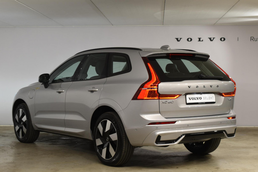Volvo XC60 T6 350PK Automaat AWD Ultra Dark / Navigatie / 360 Camera / Head Up-Display / Panorama Dak / LM Velgen / Trekhaak