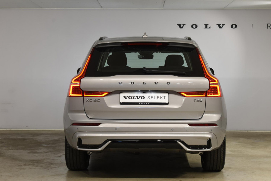 Volvo XC60 T6 350PK Automaat AWD Ultra Dark / Navigatie / 360 Camera / Head Up-Display / Panorama Dak / LM Velgen / Trekhaak