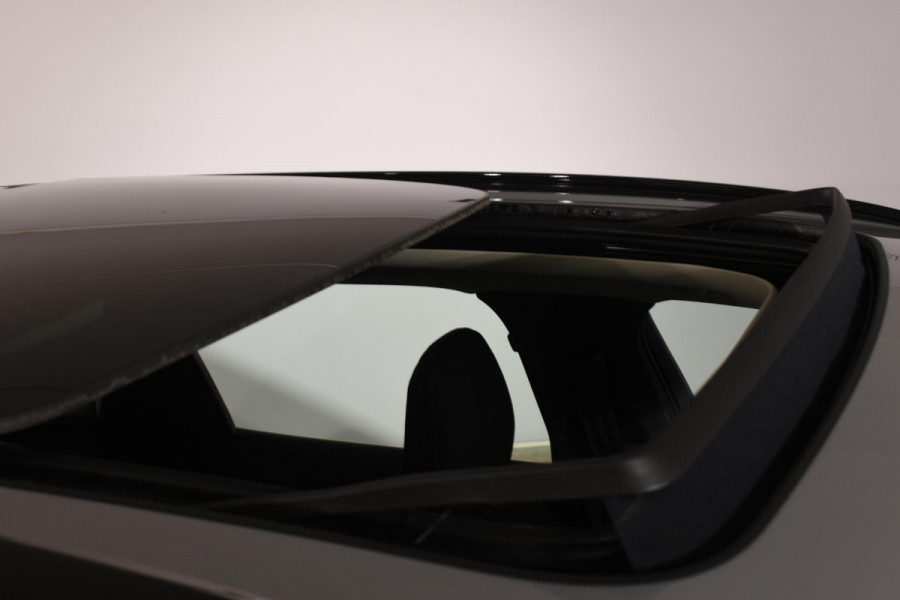 Volvo XC60 T6 350PK Automaat AWD Ultra Dark / Navigatie / 360 Camera / Head Up-Display / Panorama Dak / LM Velgen / Trekhaak