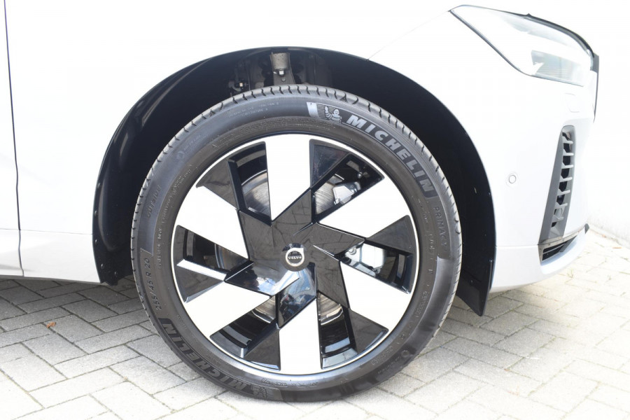 Volvo XC60 T6 350PK Automaat AWD Ultra Dark / Navigatie / 360 Camera / Head Up-Display / Panorama Dak / LM Velgen / Trekhaak