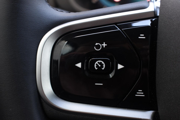 Volvo XC60 T6 350PK Automaat AWD Ultra Dark / Navigatie / 360 Camera / Head Up-Display / Panorama Dak / LM Velgen / Trekhaak