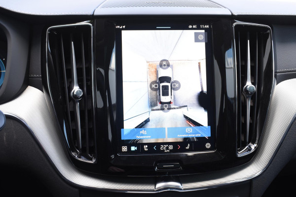 Volvo XC60 T6 350PK Automaat AWD Ultra Dark / Navigatie / 360 Camera / Head Up-Display / Panorama Dak / LM Velgen / Trekhaak