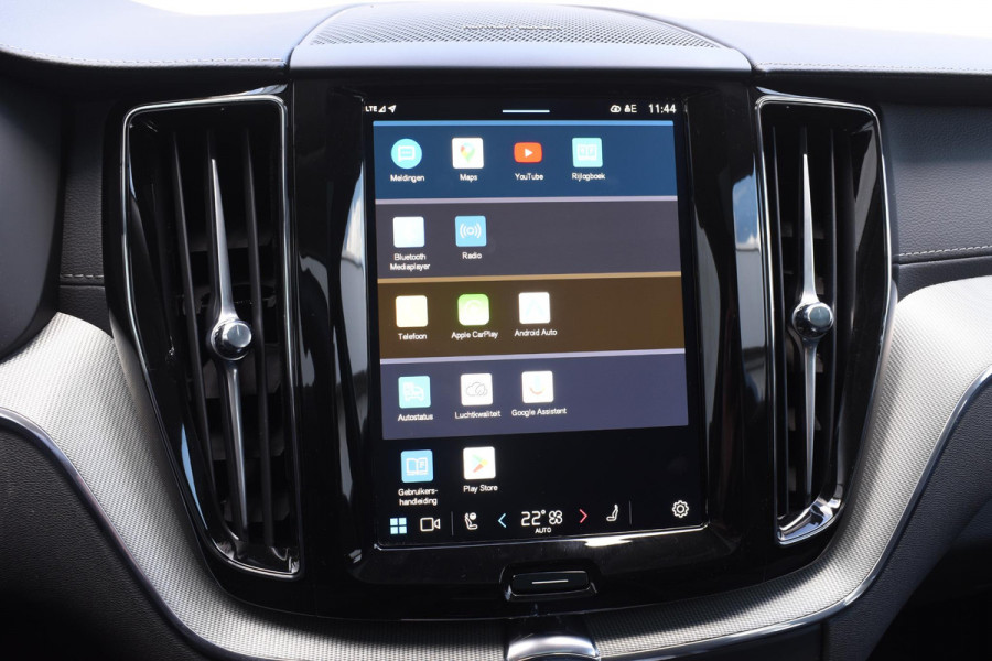 Volvo XC60 T6 350PK Automaat AWD Ultra Dark / Navigatie / 360 Camera / Head Up-Display / Panorama Dak / LM Velgen / Trekhaak