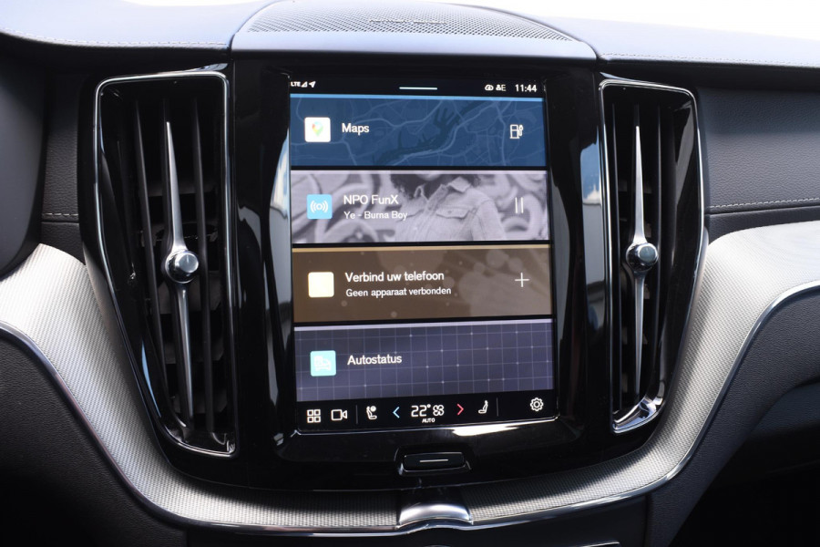 Volvo XC60 T6 350PK Automaat AWD Ultra Dark / Navigatie / 360 Camera / Head Up-Display / Panorama Dak / LM Velgen / Trekhaak